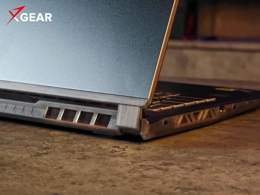 đầy đủ và đa dạng ở 2 mặt bên laptop MSI Cyborg 15 A13UC 2082VN