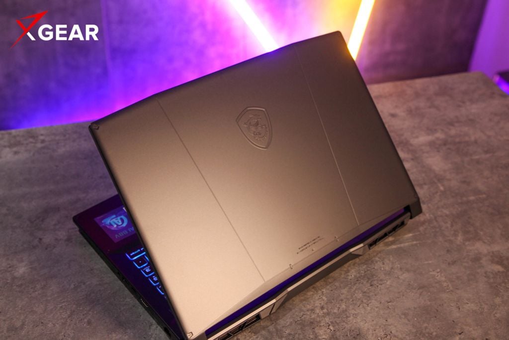 mặt lưng MSI trên MSI Katana 15 B13UDXK 2412VN