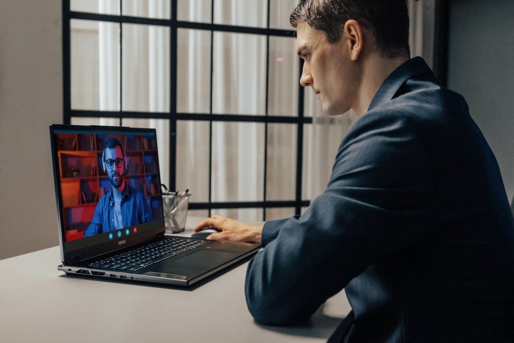 Laptop gaming MSI Stealth có tấm nền OLED hữu ích cho dân thiết kế