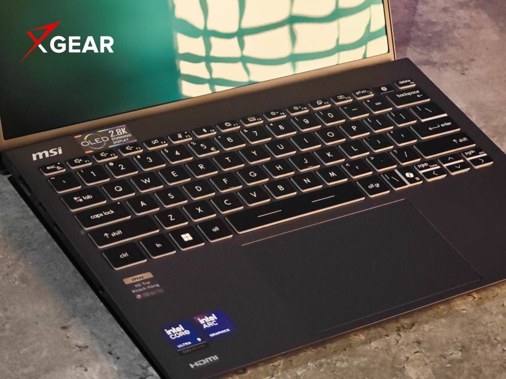 MSI Prestige 13 AI+ Evo A2VMG 040VN bàn phím được tích hợp led trắng và phím copilot