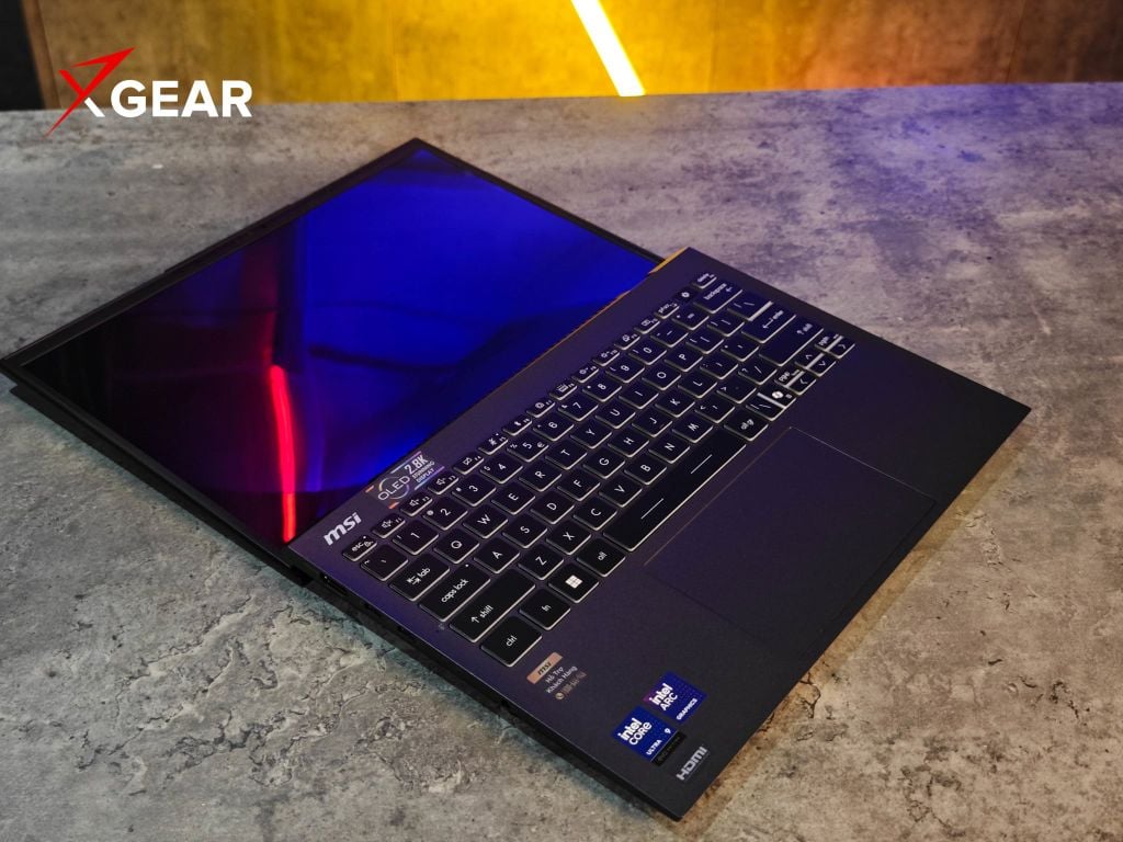 MSI Prestige 13 AI+ Evo A2VMG 040VN có khả năng mở được 180 độ