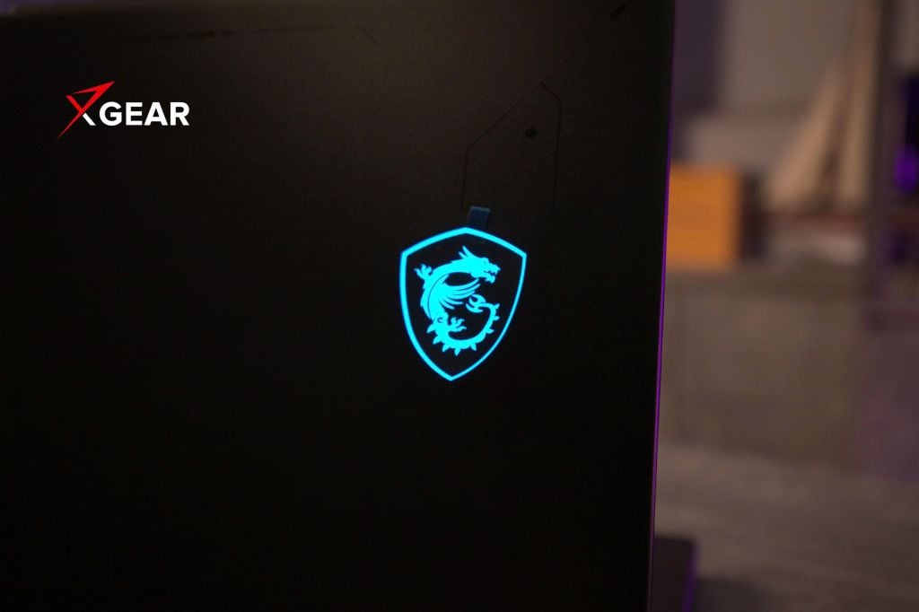 Laptop Gaming MSI Crosshair 16 HX E14VFK-075VN logo rồng