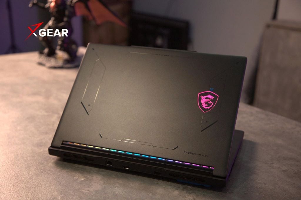 Laptop Gaming MSI Crosshair 16 HX E14VFK-075VN nắp