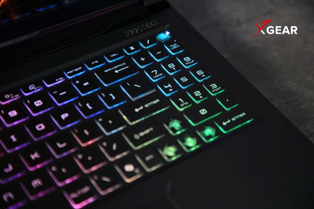 Laptop Gaming MSI Crosshair 16 HX E14VFK-075VN bàn phím