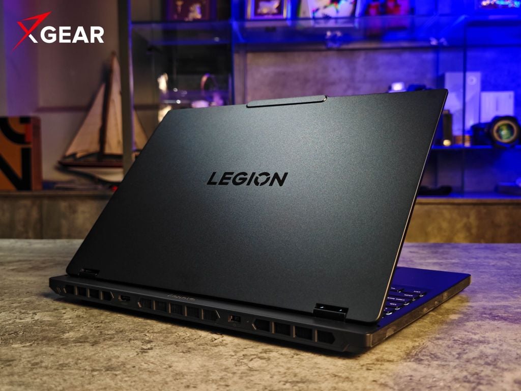 Laptop gaming Lenovo Legion 5 15IRX10 83LY00HWVN sở hữu công nghệ tản nhiệt kép giúp laptop vận hành mát mẻ