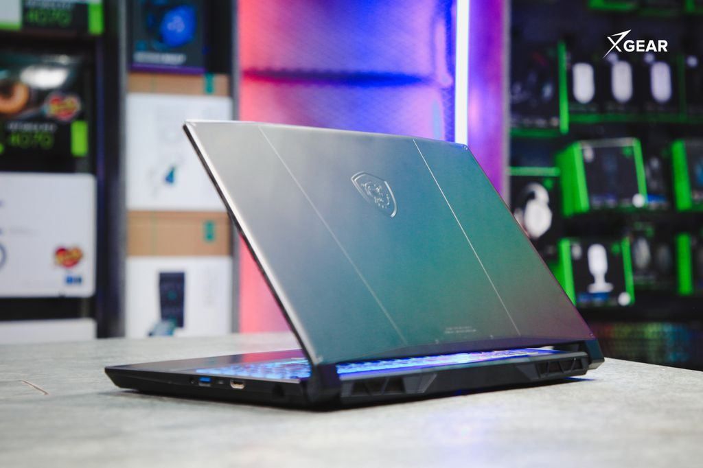 Laptop Gaming MSI Katana 15 B13VEK-2440VN
