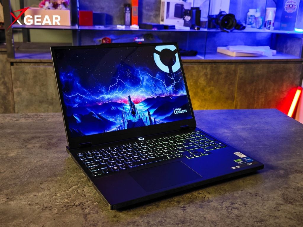 sở hữu thiết kế nổi bật và cả cấu hình trên Laptop Lenovo Legion 5 15IRX10 83LY00HWVN