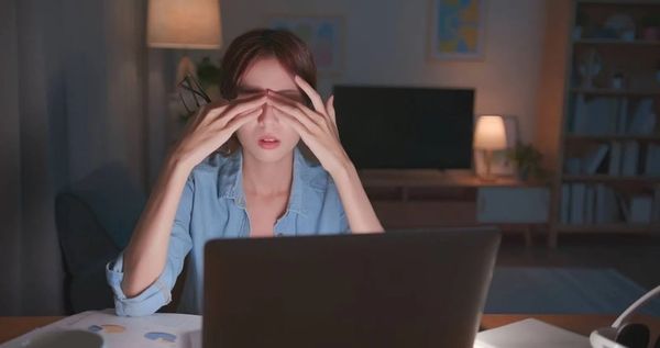 Máy massage mắt có giúp đẩy lùi nguy cơ suy giảm thị lực ở giới trẻ?