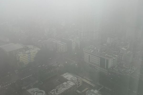 Thực trạng ô nhiễm không khí ở Việt Nam năm 2025, giải pháp chăm sóc sức khỏe tại nhà