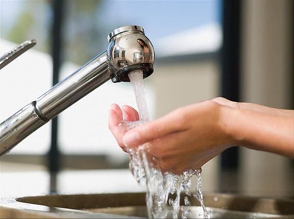Kiểm tra chất lượng nguồn nước căn hộ chung cư trực tiếp tại vòi rửa