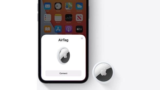 AirTag next to iPhone showing connection screen.