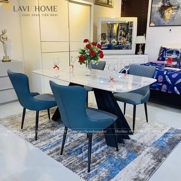 Bộ bàn ăn 4 ghế mặt đá Lana ghế Royal