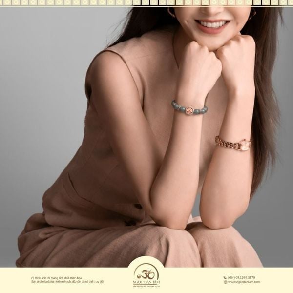 Phong cách đeo đá phong thủy ở doanh nhân trẻ