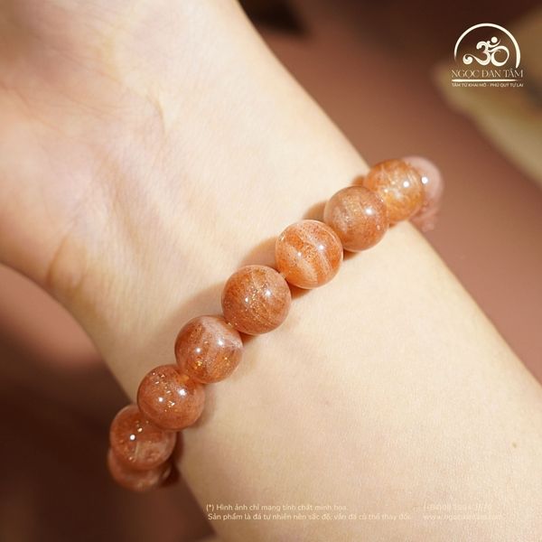 Sunstone mang đậm thuộc tính của hành Hỏa