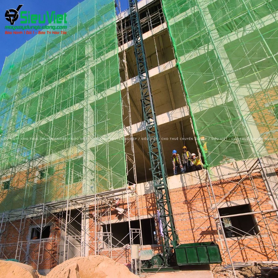 Cho thuê vận thăng nâng hàng 500kg VTSV500