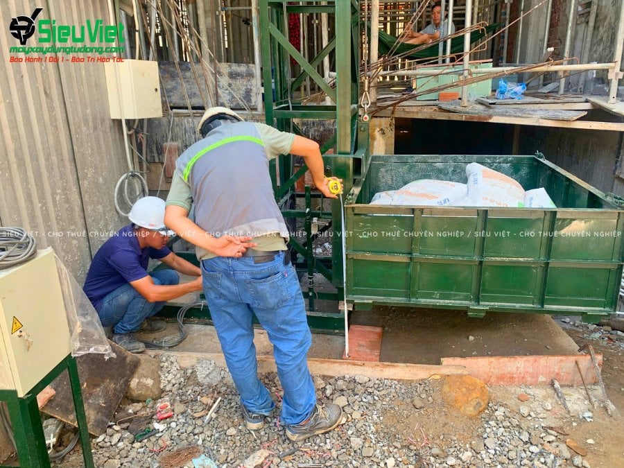 vận thăng nâng hàng