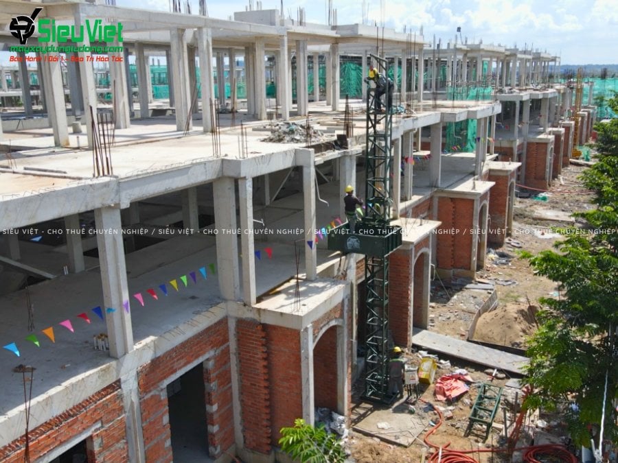 Cho thuê vận thăng nâng hàng 500kg VTSV500