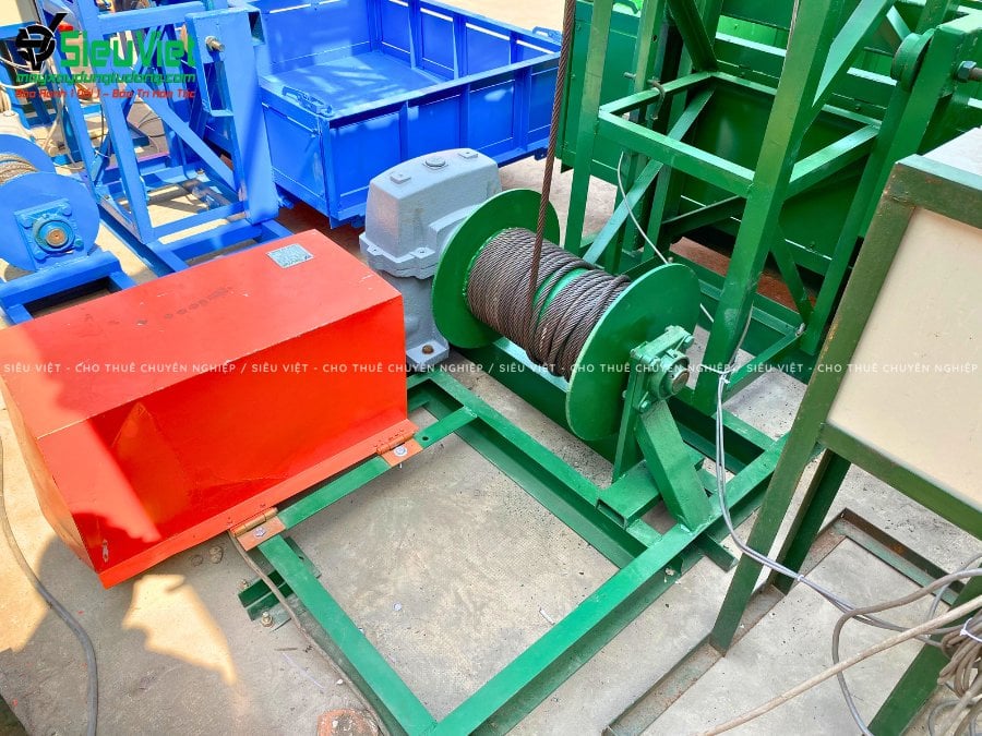 vận thăng nâng hàng