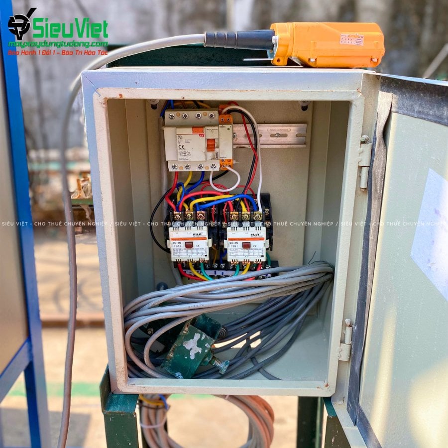 vận thăng nâng hàng