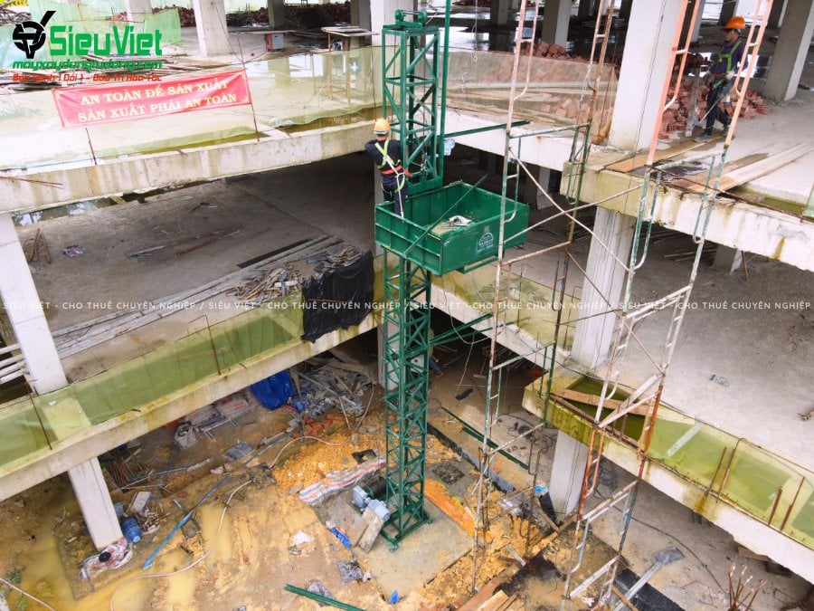 vận thăng nâng hàng