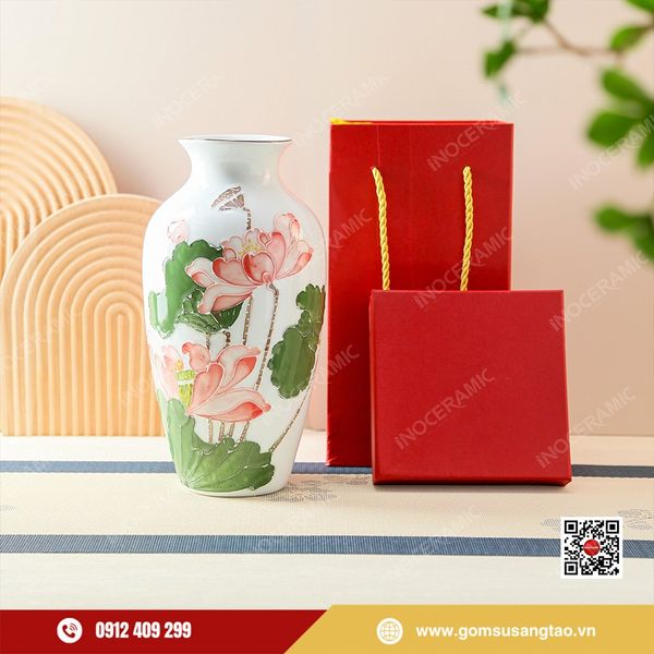 Lọ hoa Liên Hoa Tịnh Ngọc gốm sứ Bát Tràng làm quà Tết cao cấp.