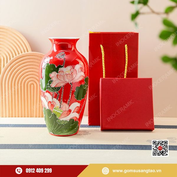 Lọ hoa Hồng Liên Cát Tường gốm sứ Bát Tràng làm quà Tết sang trọng.