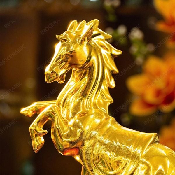 Tượng ngựa tung vó dát vàng – mã đáo thành công