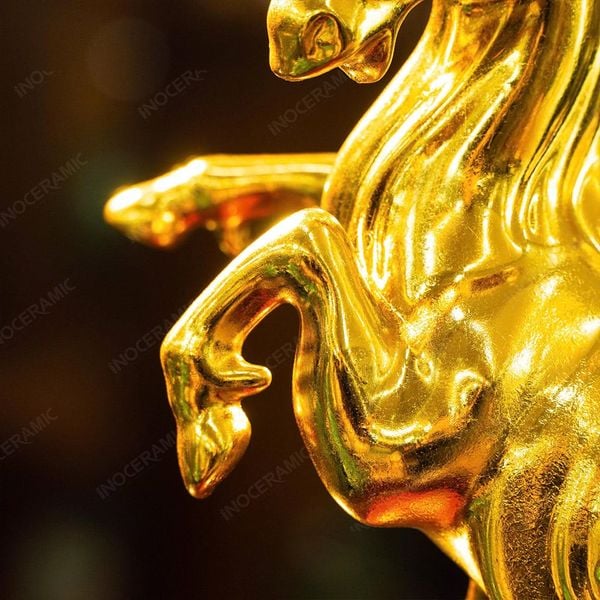 Tượng linh vật ngựa vàng để bàn sang trọng – quà tặng VIP