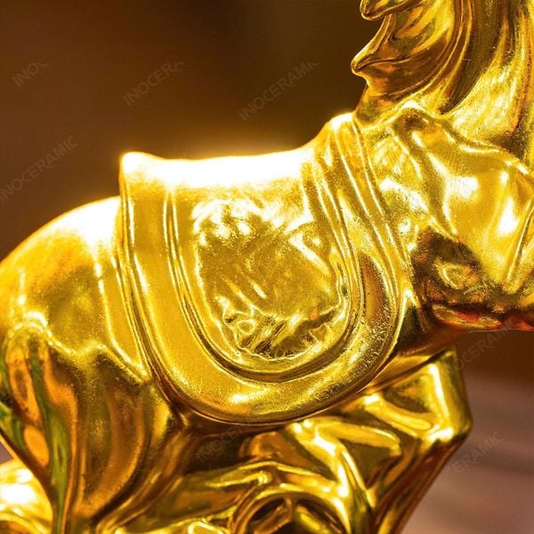 Tượng trang trí ngựa dát vàng Bát Tràng cho doanh nhân
