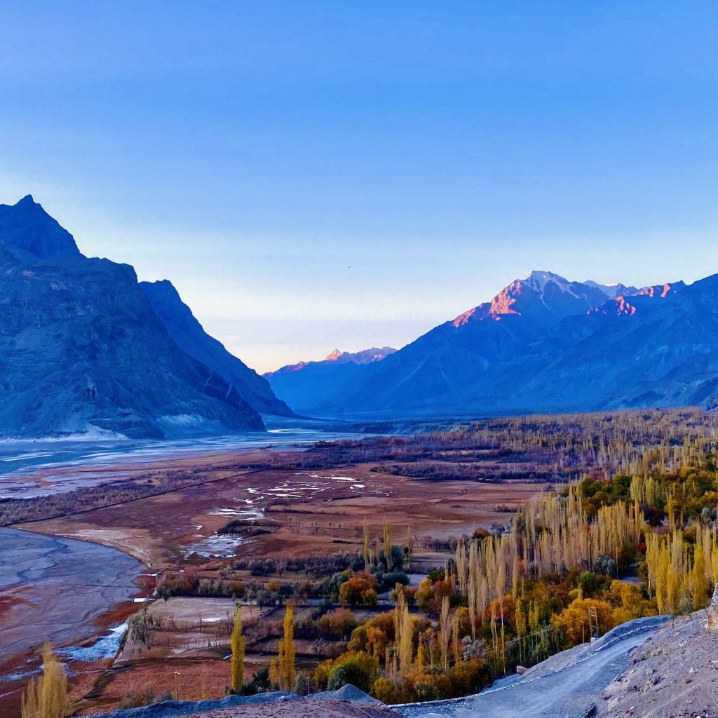 Thung lũng Shigar Pakistan mùa thu giữa những dãy núi