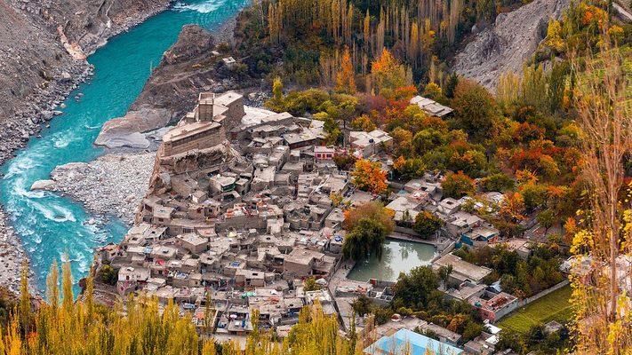 Altit Fort và khu vườn mùa thu tại Hunza Pakistan