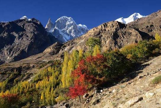 Duiker Viewpoint nhìn toàn cảnh Hunza mùa thu Pakistan