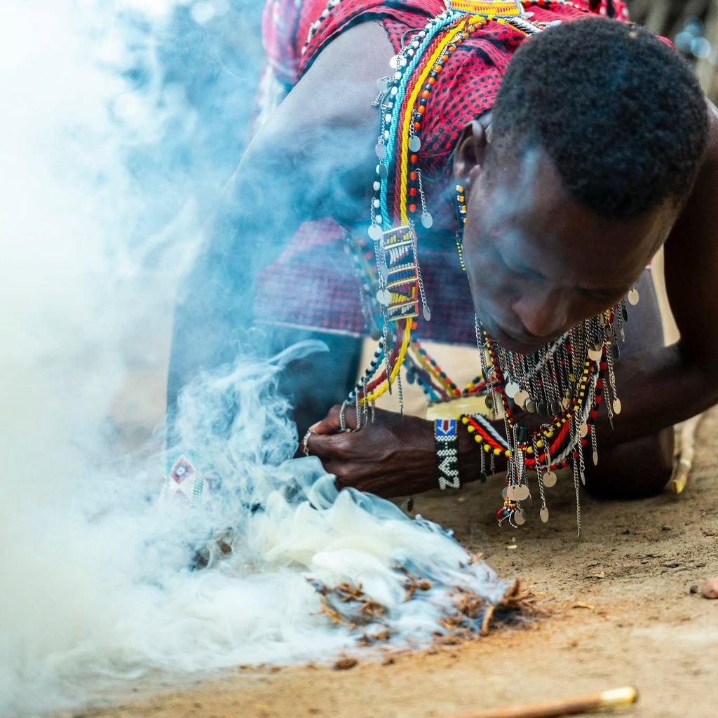 Ngọn lửa truyền thống của người Maasai tại Maasai Mara