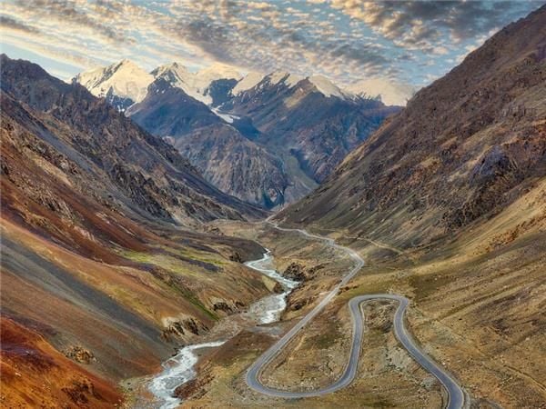 Mùa thu tại thung lũng Hunza Pakistan giữa dãy Karakoram