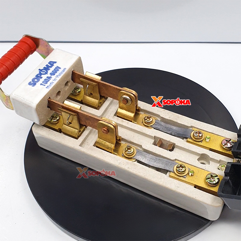 Cầu Dao Đế Sứ 1 Pha 100A 2P 600V Màu Đen D33 SOPOKA