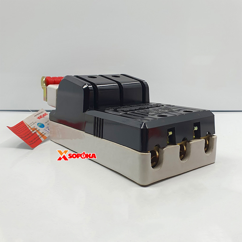Cầu Dao Đế Sứ 3 Pha 3P 150A 600V Màu Đen D17 SOPOKA
