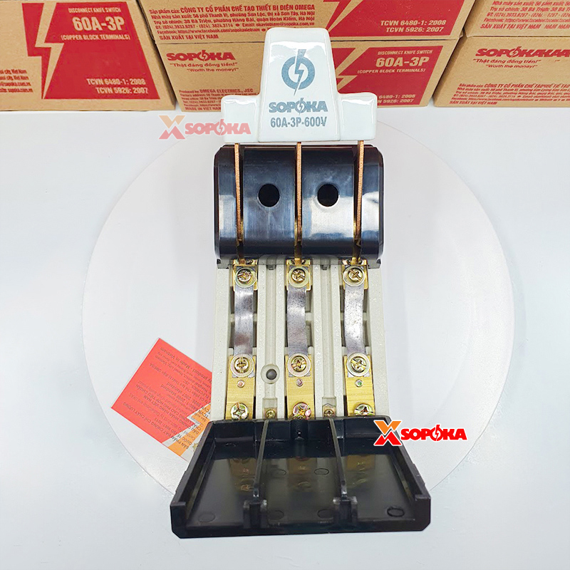 Cầu Dao Đế Sứ 3 Pha 3P 60A 600V Màu Đen D11(A) SOPOKA