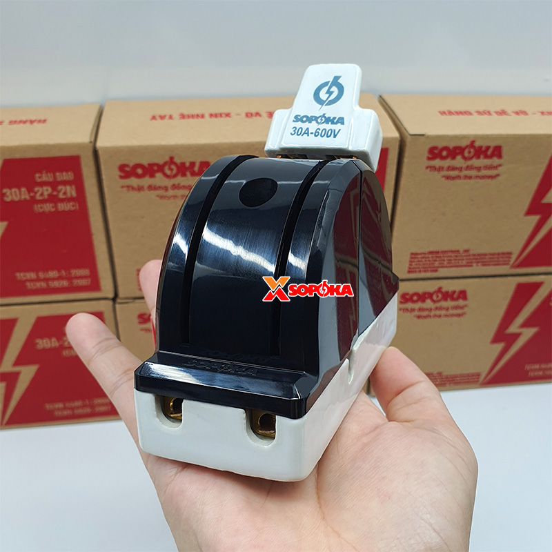 Cầu Dao Đảo Đế Sứ 1 Pha 30A 2P 600V 2N Màu Đen D19(A) SOPOKA