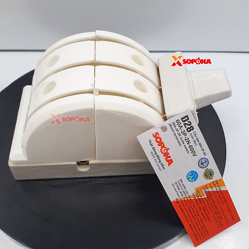 Cầu Dao Đảo Đế Sứ 3 Pha Màu Trắng 60A 3P 2N 600V Cực Đúc D28 SOPOKA