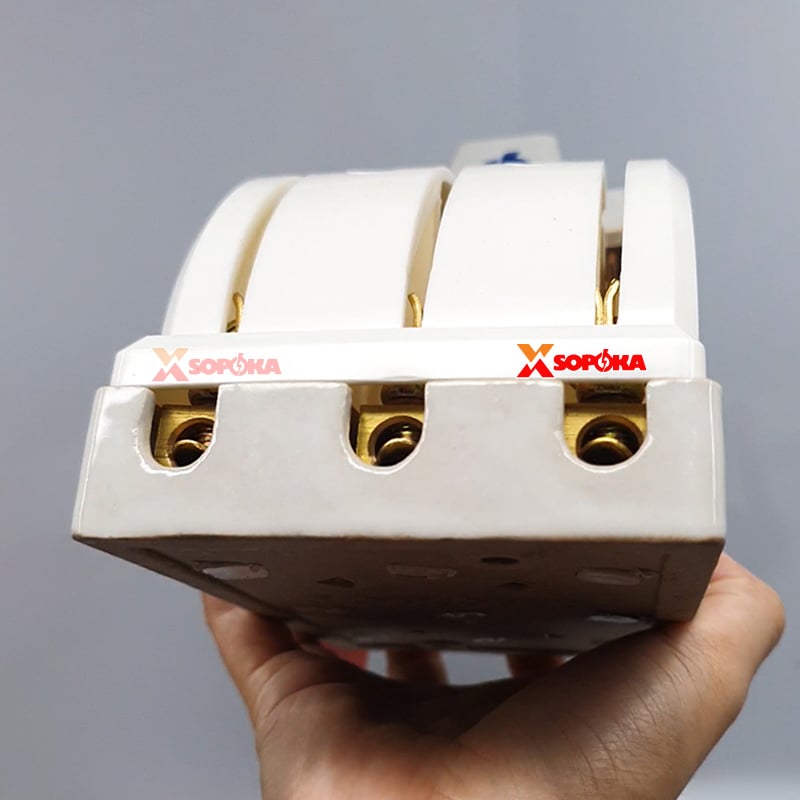 Cầu Dao Đảo Đế Sứ 3 Pha Màu Trắng 60A 3P 2N 600V Cực Đúc D28 SOPOKA