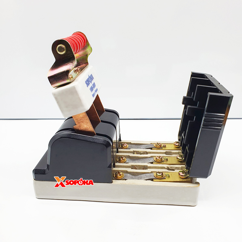 Cầu Dao Đế Sứ 3 Pha 3P 100A 600V Màu Đen D15 SOPOKA