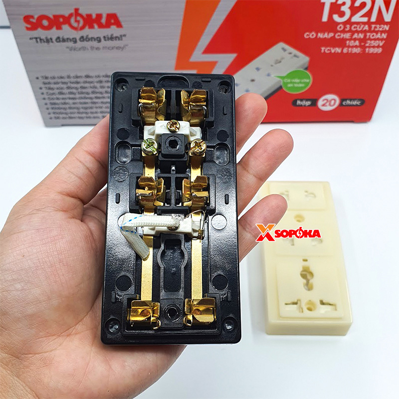 Ổ Cắm Điện 3 Lỗ Gắn Táp Lô SOPOKA T32N Có Nắp Che An Toàn 2200W