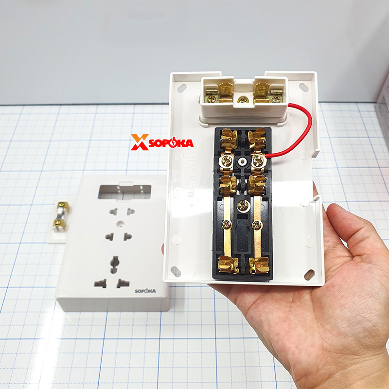 Bảng Điện Lắp Nổi Cao Cấp Dòng E 3 Ổ Cắm E8A SOPOKA
