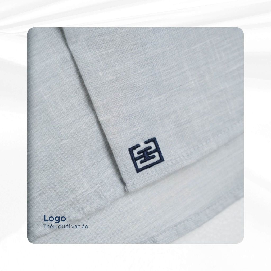 mô tả logo dưới áo sơ mi st raphael