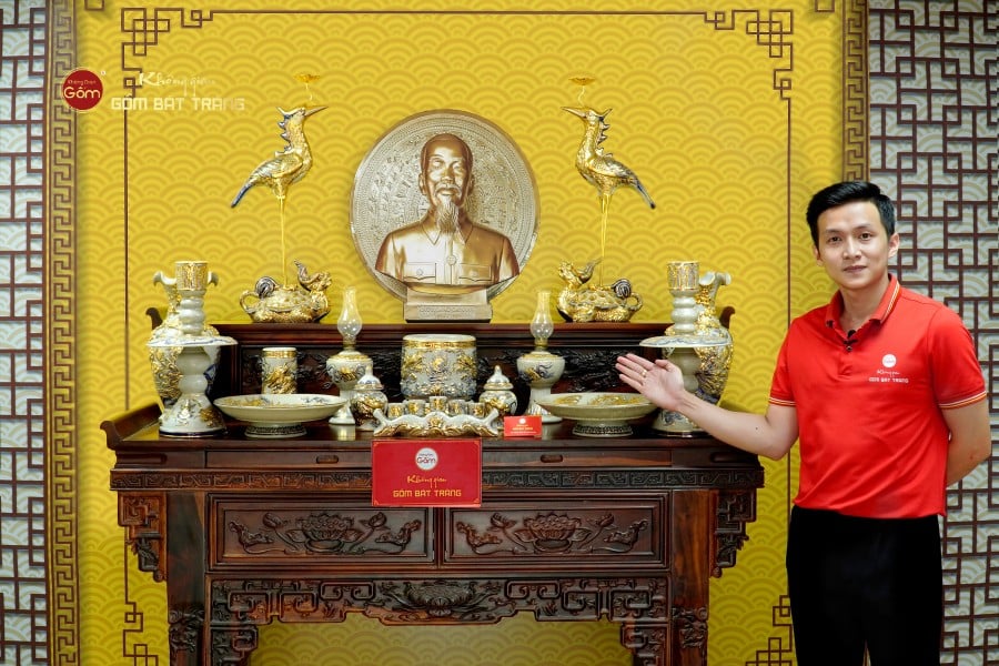 Bộ Đồ Thờ Bác Hồ (Cao Cấp 16 Món) Men Rạn Vẽ Vàng