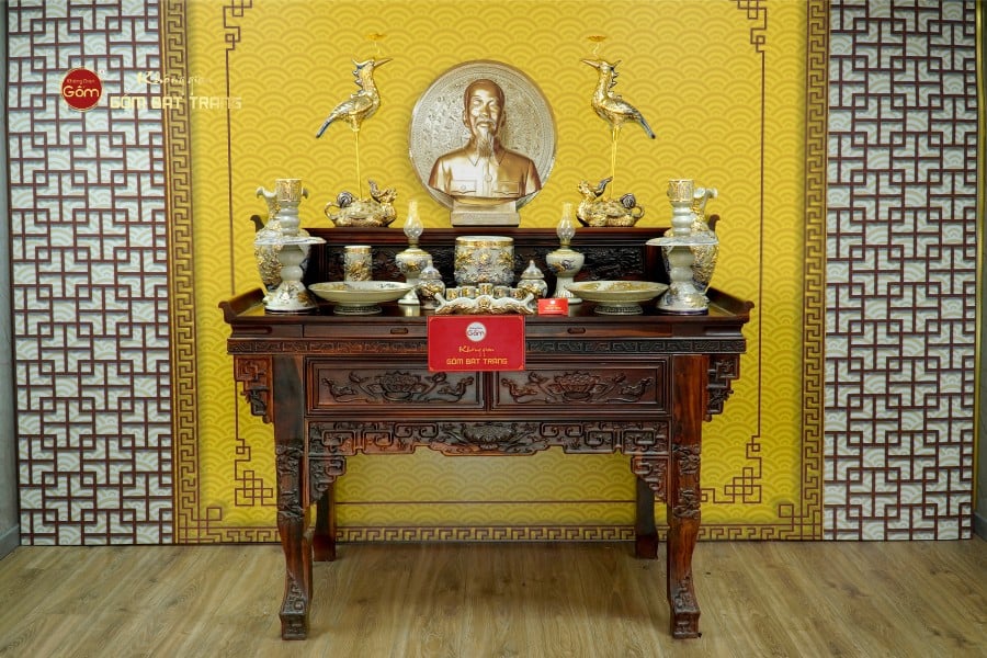 Bộ Đồ Thờ Bác Hồ (Cao Cấp 16 Món) Men Rạn Vẽ Vàng