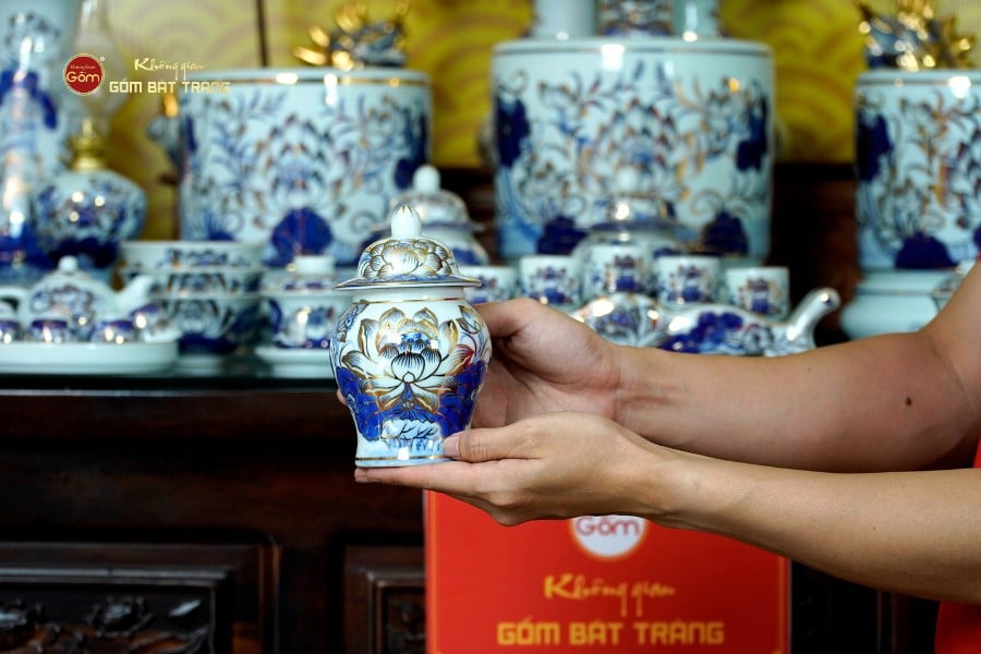 Bộ Đồ Thờ Gia Tiên (Hào Gia 31 Món) Men Lam Vẽ Vàng