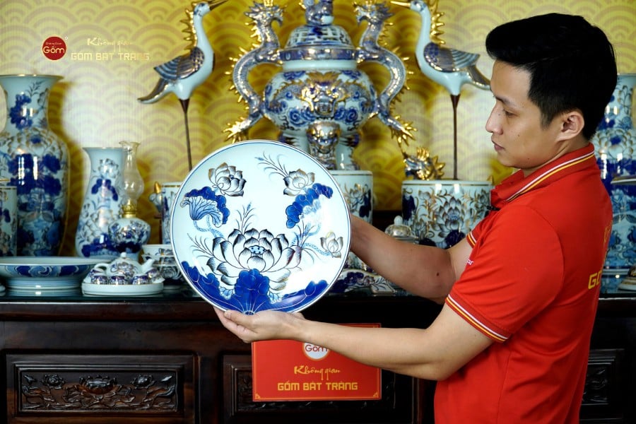 Bộ Đồ Thờ Gia Tiên (Hào Gia 31 Món) Men Lam Vẽ Vàng