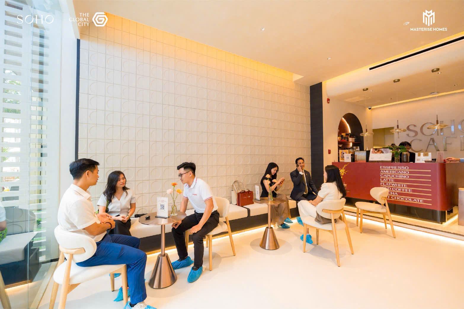 Tầm nhìn thoáng đãng từ bên trong nhà mẫu SOHO hướng ra vỉa hè rộng rãi, lý tưởng để khai thác dòng tiền cho thuê.