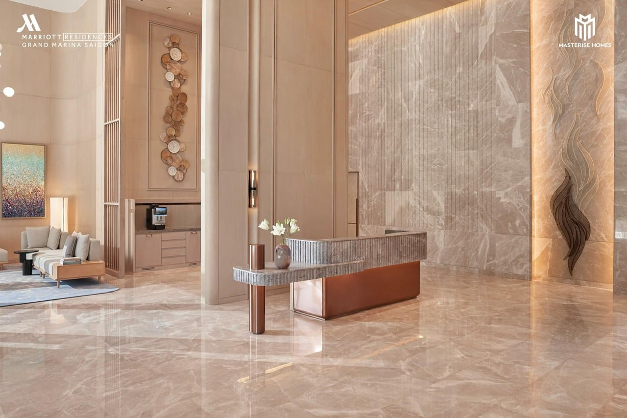 Không gian sảnh đón khách sang trọng chuẩn khách sạn Marriott tại tòa Lake Grand Marina Saigon.